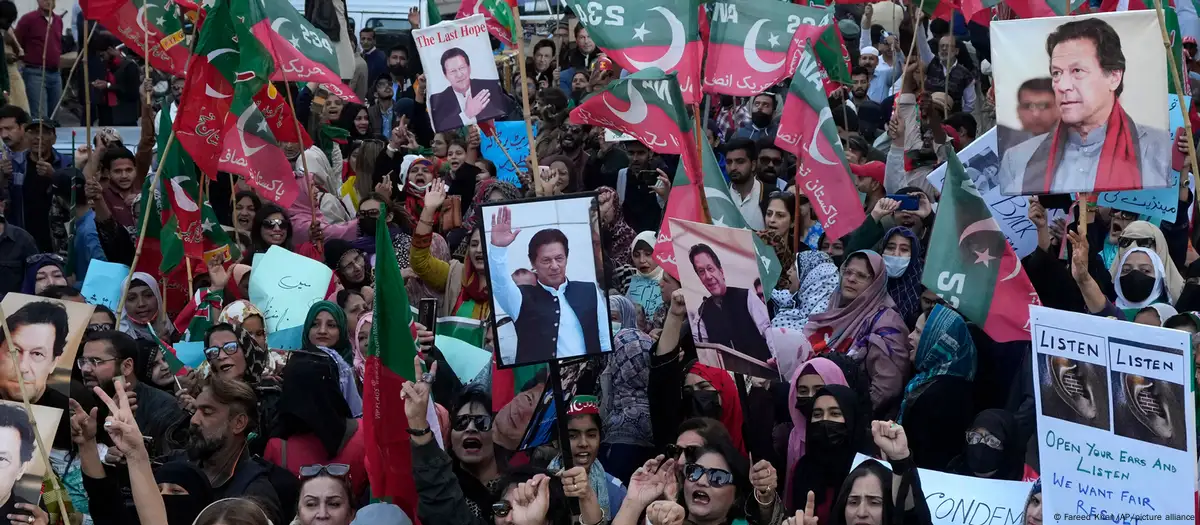 Pakistan: Warum ein Verbot der Partei von Imran Khan nach hinten losgehen könnte