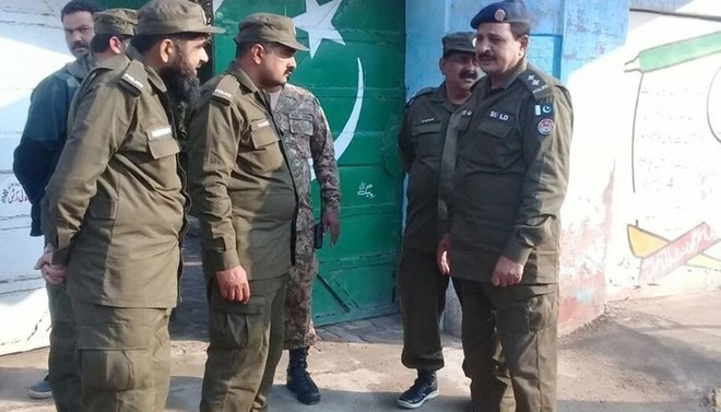 ڈرامہ نگار خلیل الرحمان قمر کے خلاف لاہور میں ڈکیتی اور اغوا کا مقدمہ درج